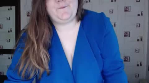 renataoia online show from October 20, 2025, 1:55 pm