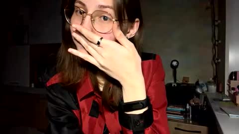 Snapshot of renayreisdorf chatting on February 5, 2026, 4:22 pm Mia online show from February 5, 2026, 4:22 pm