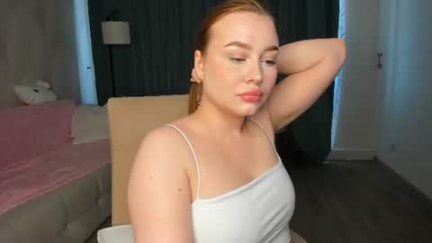Snapshot of rendamower chatting on June 12, 2026, 8:24 am rendamower online show from June 12, 2026, 8:24 am