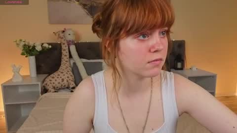 reneefoxy_ online show from June 9, 2026, 1:28 am