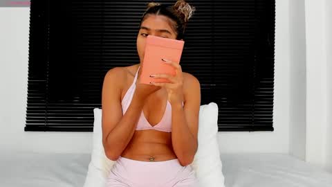  Renata  online show from September 24, 2025, 12:08 pm