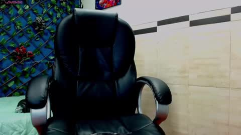 R E N E  online show from February 18, 2025, 10:27 am