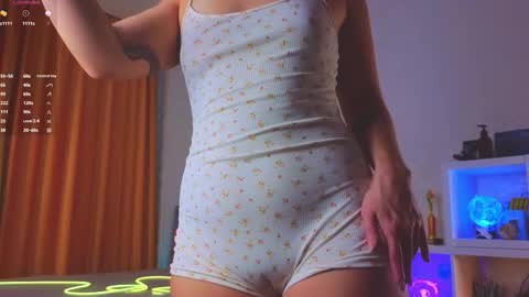 renochka online show from October 9, 2025, 1:09 pm