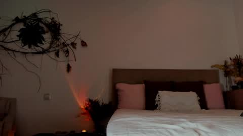 revealyourdarkdesires online show from April 4, 2026, 10:07 pm