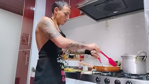 reymasterhot online show from November 19, 2025, 7:36 pm