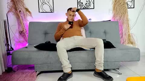 reymasterhot online show from December 22, 2025, 3:58 am