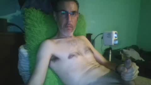 reyes_albert2006 online show from September 12, 2025, 11:43 am