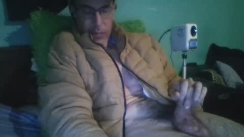 reyes_albert2006 online show from January 18, 2026, 10:19 am