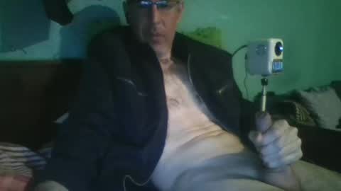 Snapshot of reyes_albert2006 chatting on March 1, 2026, 2:52 pm reyes_albert2006 online show from March 1, 2026, 2:52 pm