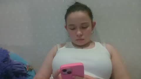 Snapshot of rialowelyt chatting on June 3, 2026, 2:33 pm RiaLowelyt online show from June 3, 2026, 2:33 pm