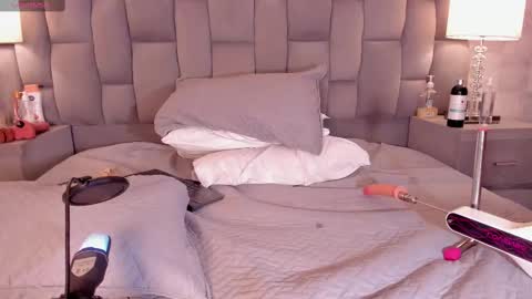 Riana online show from February 9, 2025, 8:11 am