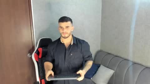 ricardogonzalez666 online show from January 12, 2025, 12:39 am
