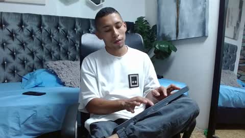 richar_voller online show from February 26, 2025, 10:47 am