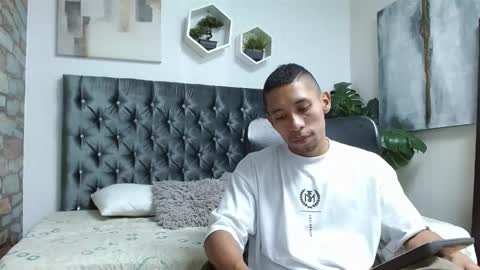 richar_voller online show from March 10, 2025, 11:21 am