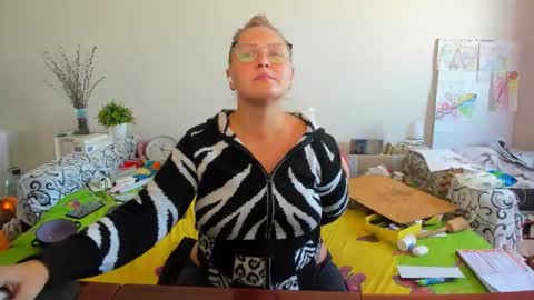 Snapshot of richlucky555 chatting on November 3, 2025, 10:05 am Anna - not anna - right Anna online show from November 3, 2025, 10:05 am