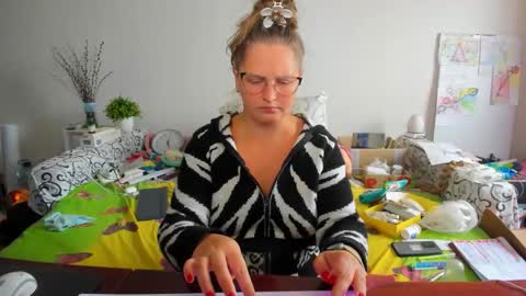 Snapshot of richlucky555 chatting on November 4, 2025, 10:14 am Anna - not anna - right Anna online show from November 4, 2025, 10:14 am