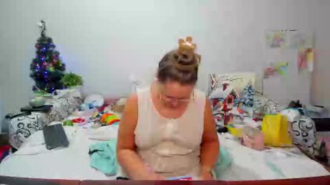 Snapshot of richlucky555 chatting on December 19, 2025, 2:46 pm Anna - not anna - right Anna online show from December 19, 2025, 2:46 pm