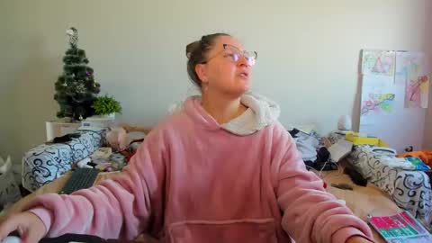 Snapshot of richlucky555 chatting on February 4, 2026, 9:04 am Anna - not anna - right Anna online show from February 4, 2026, 9:04 am