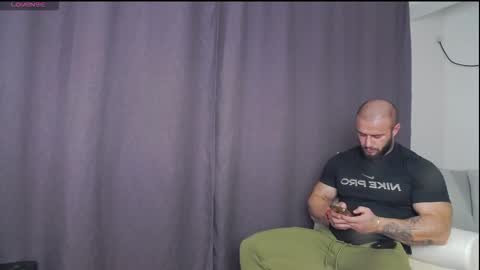 rickymiami1 online show from November 6, 2025, 7:04 pm