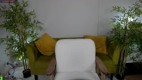 Snapshot of riddle_layla chatting on April 30, 2026, 9:37 am Layla online show from April 30, 2026, 9:37 am