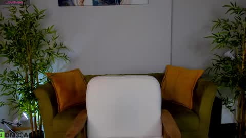Snapshot of riddle_layla chatting on May 16, 2026, 10:36 am Layla online show from May 16, 2026, 10:36 am