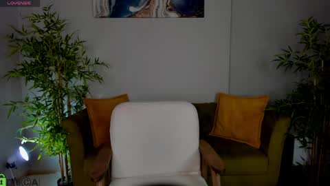 Snapshot of riddle_layla chatting on May 23, 2026, 9:24 am Layla online show from May 23, 2026, 9:24 am