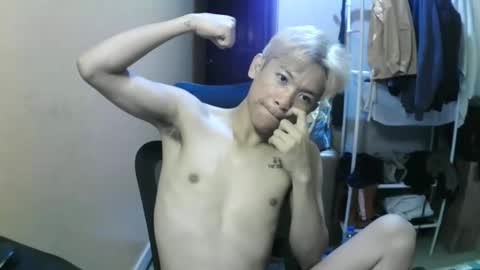 riiichie12 online show from October 25, 2025, 8:33 am