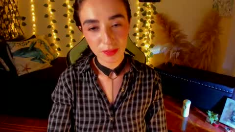 Independent model online show from March 6, 2025, 7:14 am