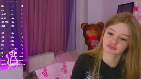 Rina online show from March 30, 2026, 8:43 pm