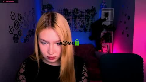 Snapshot of riley_sanders chatting on June 7, 2026, 7:28 pm Meow online show from June 7, 2026, 7:28 pm