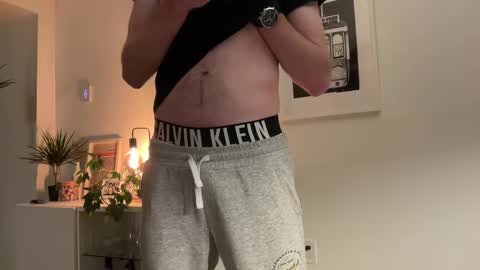 Snapshot of rileyman13xx chatting on January 20, 2025, 12:57 am rileyman13xx online show from January 20, 2025, 12:57 am