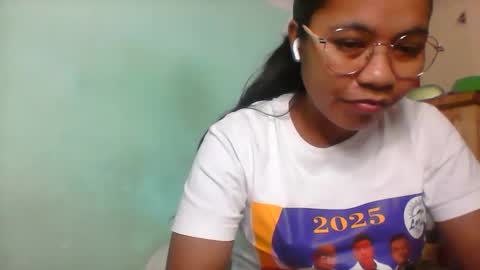 rinah856024 online show from May 19, 2026, 4:24 pm