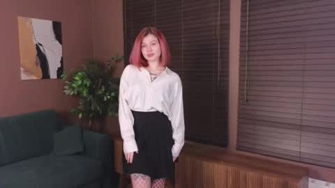 Rina online show from November 11, 2025, 3:23 pm