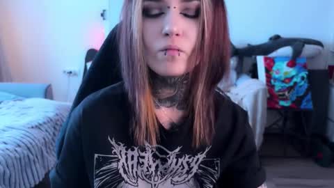   DianaBrite            fansl y online show from February 17, 2026, 1:07 pm