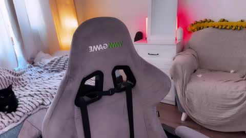   DianaBrite            fansl y online show from March 10, 2026, 10:53 am