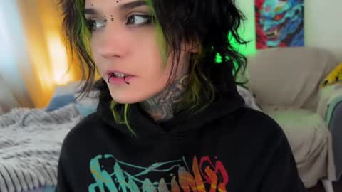   DianaBrite            fansl y online show from April 7, 2026, 12:38 pm