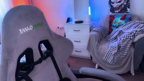   DianaBrite            fansl y online show from April 11, 2026, 11:14 am