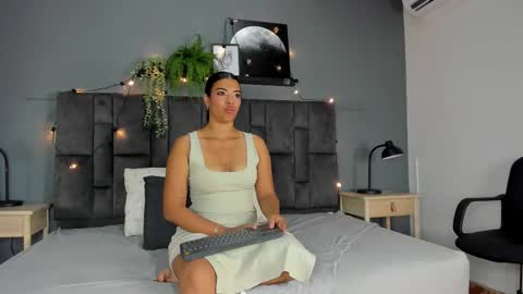 RIRI  online show from October 28, 2025, 11:51 pm