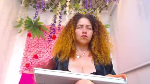 Snapshot of risitos_de_oro_ chatting on May 7, 2026, 11:37 am Risitos De Oro online show from May 7, 2026, 11:37 am