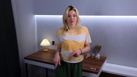 Sarah. online show from March 23, 2026, 5:06 pm