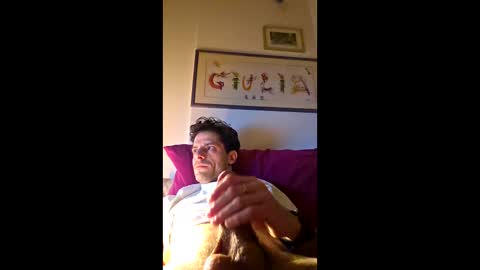 rizzo1980682473 online show from April 15, 2026, 10:54 pm