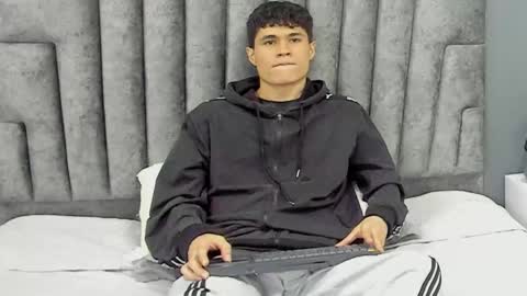 Roan Birkin online show from March 3, 2025, 1:21 am