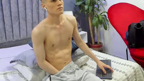 Roan Birkin online show from March 6, 2025, 10:36 pm