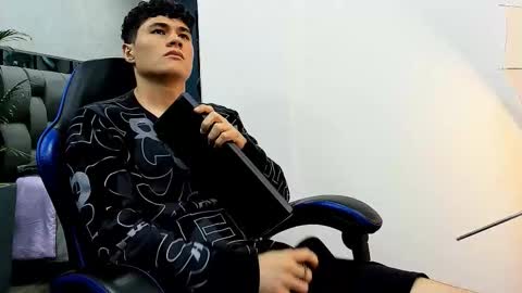 Roan Birkin online show from October 2, 2025, 7:43 pm