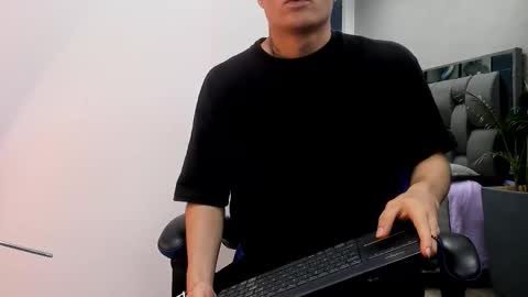 Roan Birkin online show from October 11, 2025, 7:23 pm