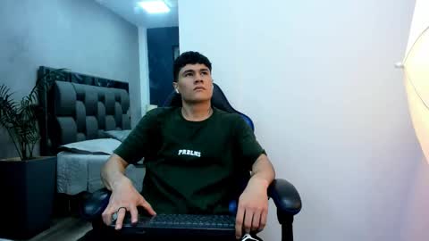 Roan Birkin online show from November 14, 2025, 7:23 pm