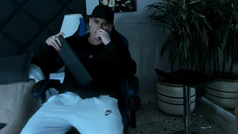 Roan Birkin online show from March 3, 2026, 9:42 pm