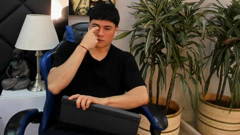 Roan Birkin online show from April 7, 2026, 7:14 pm