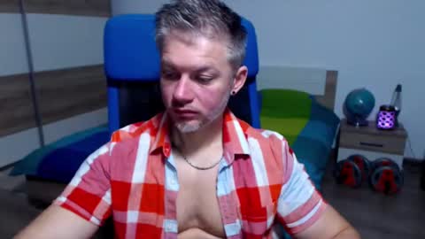 robbyshawz online show from October 5, 2025, 4:44 am