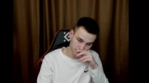 robert10211 online show from December 22, 2024, 9:09 pm